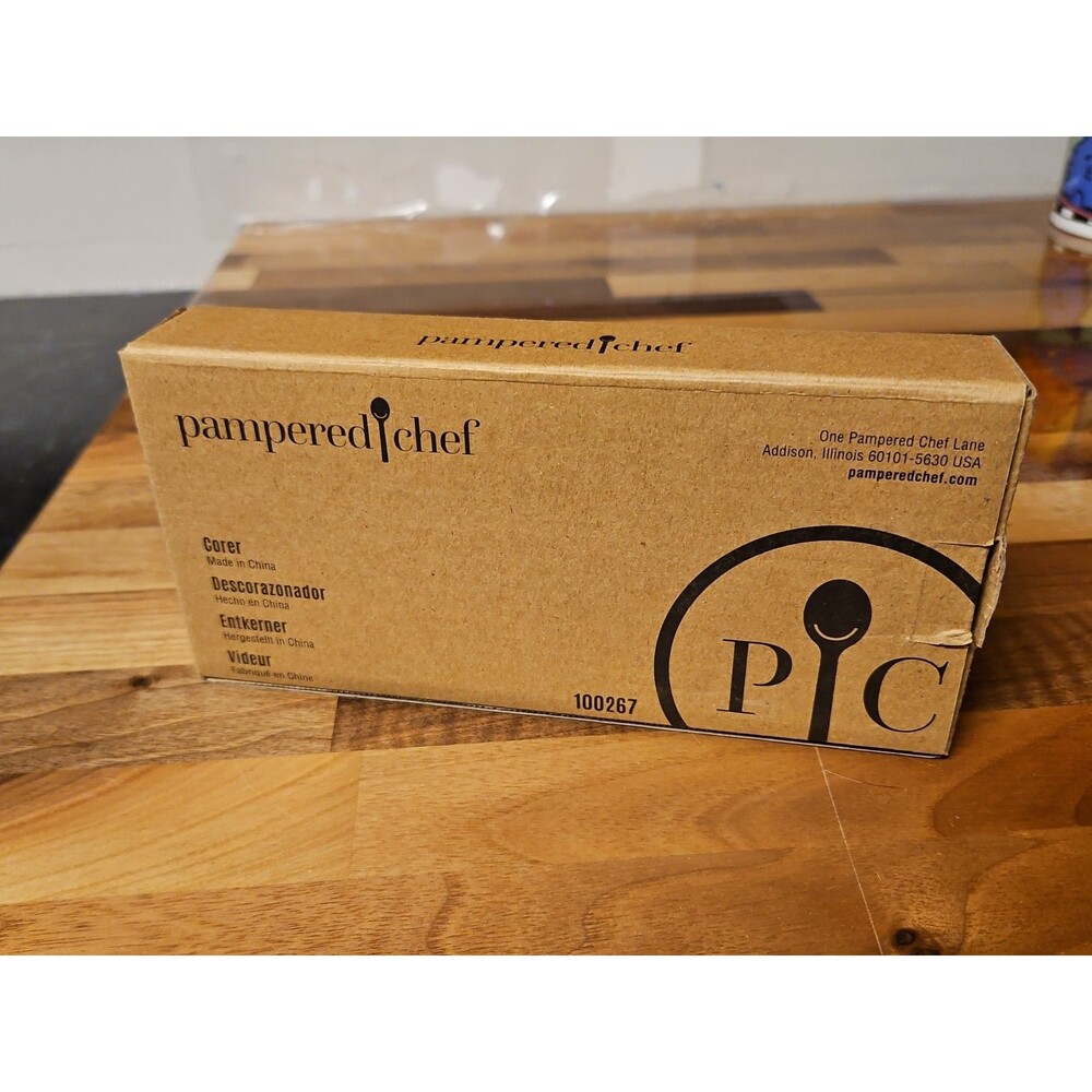 New In Box Pampered Chef Corer 100267
